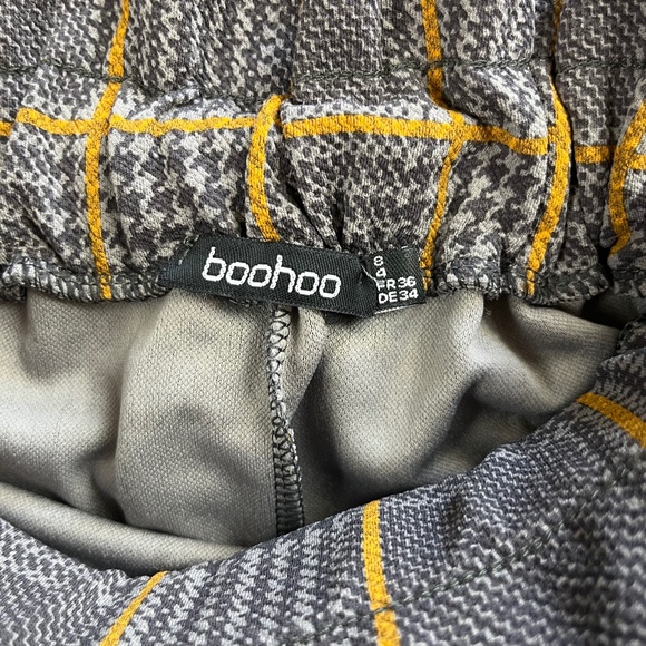 Boohoo Gray & Yellow Plaid Slacks Pants ((size 4)) - Picture 5 of 6